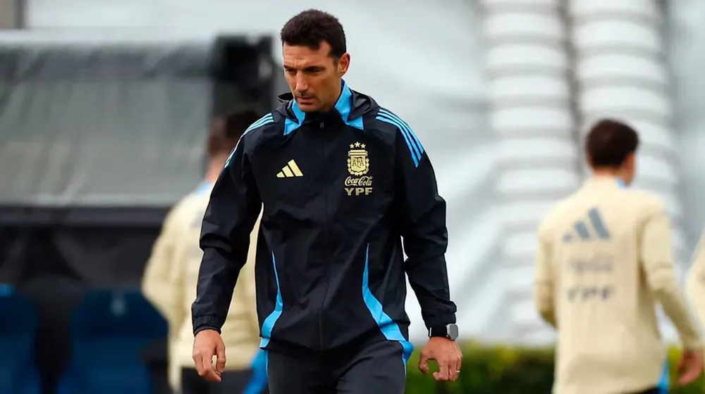 lionel-scaloni-durante-el-entrenamiento-de-la-seleccion-argentina-foto-reuters-MJNA62HQDJFGVELLM4KMF (1)